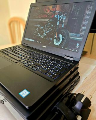 Laptop Dell para trabajar y jugar i7 RAM16,ssd500