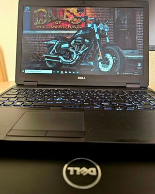 Laptop Dell para trabajar y jugar i7 RAM16,ssd500
