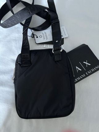 Bandolera Armani unisex a estrenar. 19 × 16 cm.