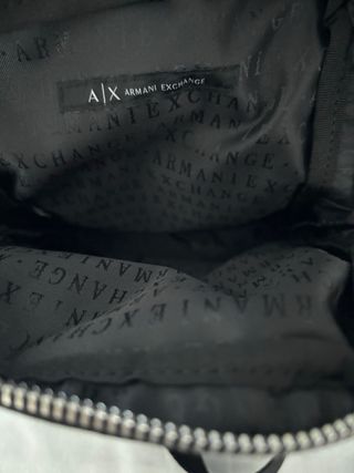 Bandolera Armani unisex a estrenar. 19 × 16 cm.