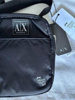 Bandolera Armani unisex a estrenar. 19 × 16 cm.