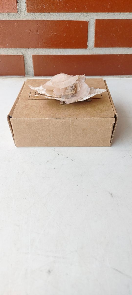 Prendedor pelo ceremonia hecho a mano