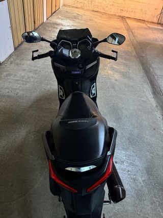 Yamaha xmax momo design