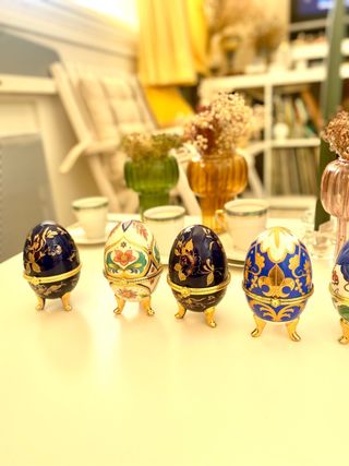 Huevos decorativos estilo Fabergé – Porcelana con detalles dorados