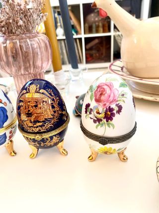 Huevos decorativos estilo Fabergé – Porcelana con detalles dorados