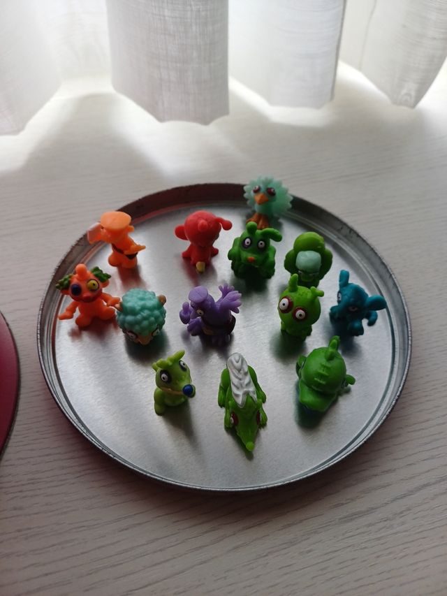 Muñecos pequeños de goma