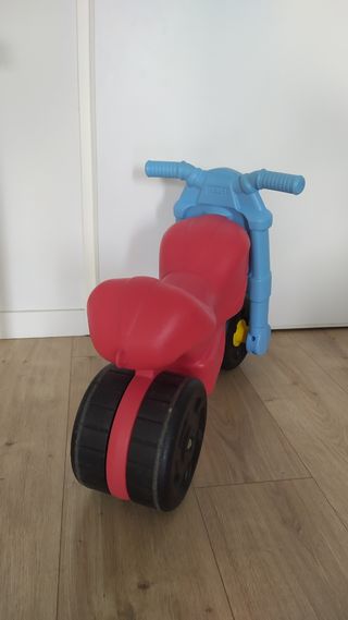 Corre pasillos moto.