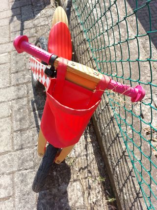 Bicicletta in legno senza pedali