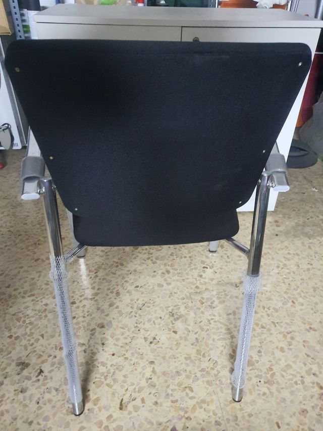 Silla oficina negra estructura acero cromado