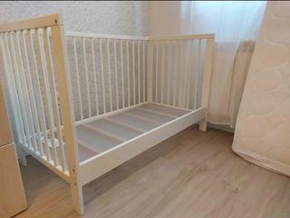 Cuna clasica + colchón nuevo.