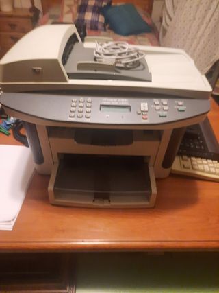 Impresora-Scanner Laser B/N HP LaserJet M1522N