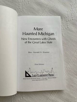 Libro “More haunted Michigan” inglés