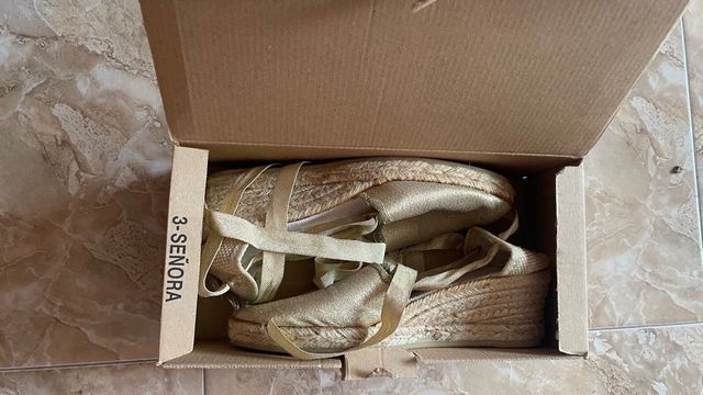 Zapatos cuña dorado t.37
