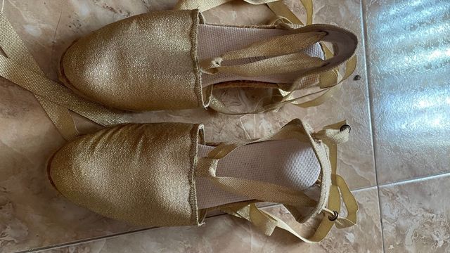 Zapatos cuña dorado t.36
