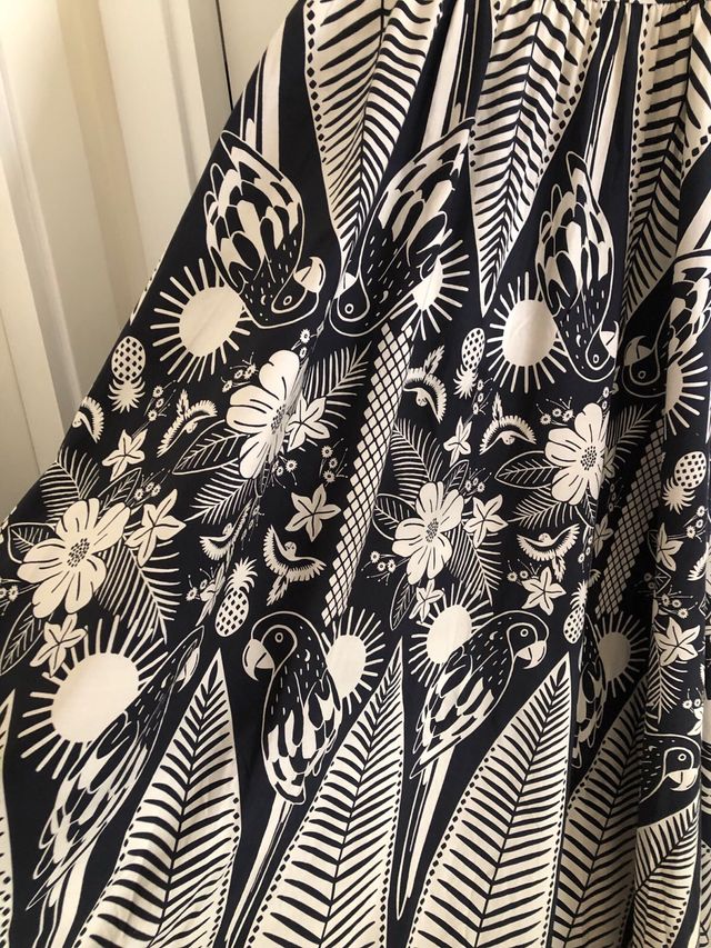 Vestido largo estampado beige/negro