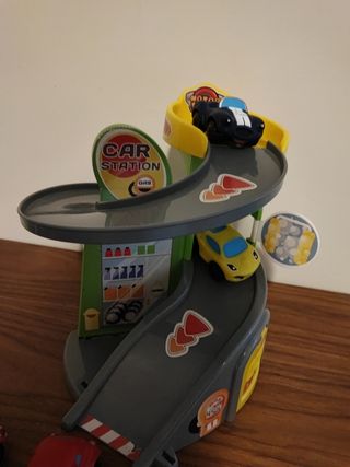 Mini garaje con 4 coches