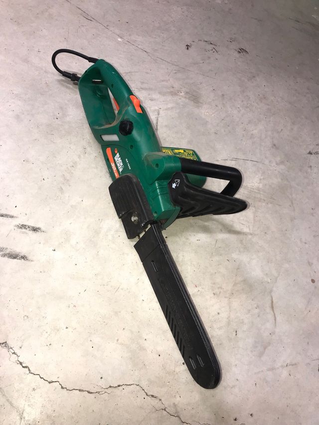 Motosierra electrica black decker GK1630