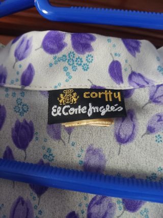 Vestido celeste con flores moradas