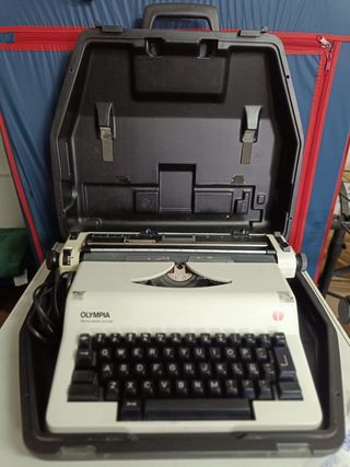 Máquina de escribir eléctrica Olympia