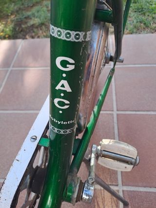 Bicicleta GAC antigua verde