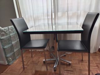 Mesa con 2 sillas