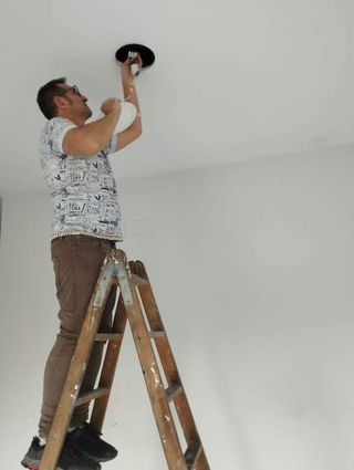 Se ofrece montador de muebles y manitas