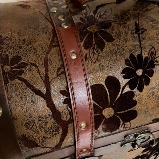 Baúl decorativo sobre-mueble