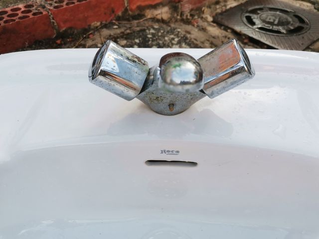 Lavabo Roca con griferia