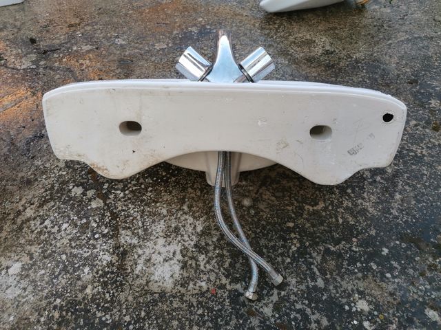 Lavabo Roca con griferia