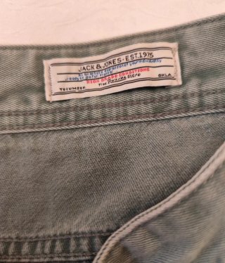 Pantalón corto vaquero verde caqui de Jack & Jones