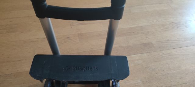 Carro plegable para mochila.