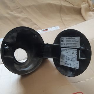 VW polo 2005   6Q6809857B puerta gasolina