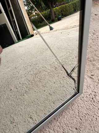 Espejo grande de aluminio de Ikea