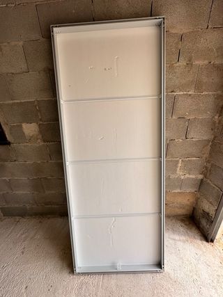 Espejo grande de aluminio de Ikea