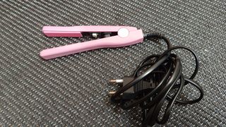 Aspirador puntos, cepillo alisador y plancha pelo