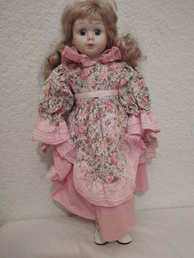 Muñeca vintage de porcelana