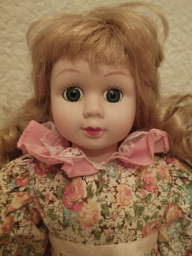Muñeca vintage de porcelana