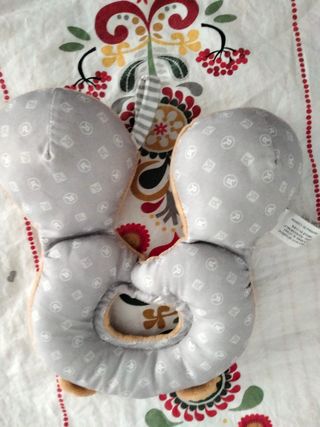 Cojín oso para cabeza bebe viaje