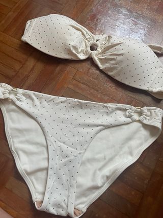 Bikini blanco y dorado