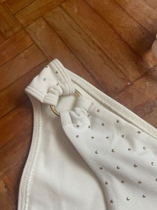 Bikini blanco y dorado