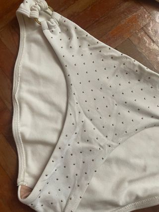 Bikini blanco y dorado