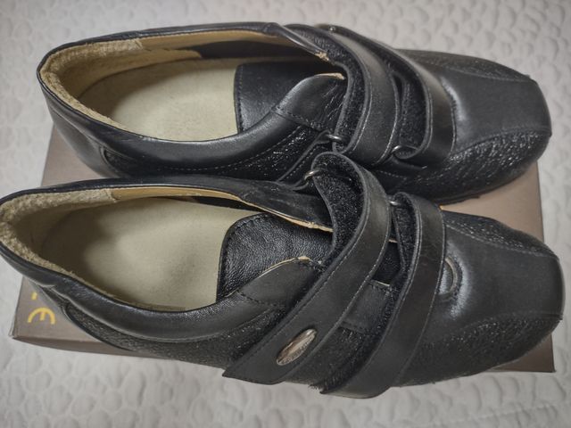 Scarpe sportive pelle nera n. 37