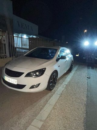 Opel Astra 2012