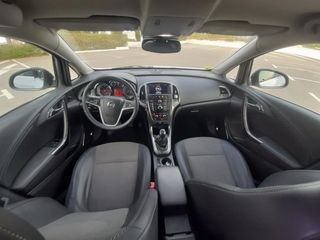 Opel Astra 2012