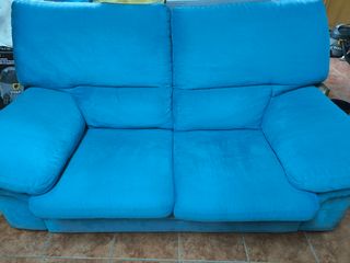 Sofá de dos plazas amplio como nuevo