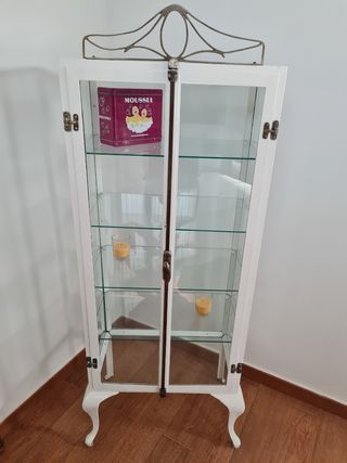 Vitrina médico antigua