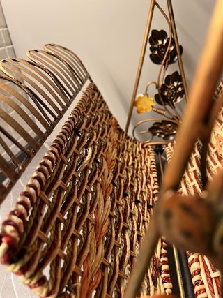 Portariviste in ferro battuto e vimini