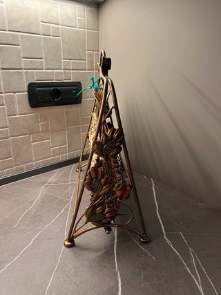 Portariviste in ferro battuto e vimini