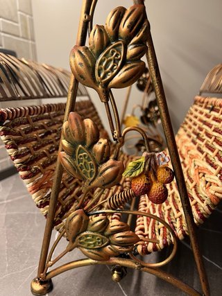 Portariviste in ferro battuto e vimini