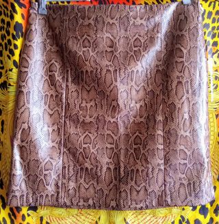 Falda Efecto Piel de Zara Talla L 